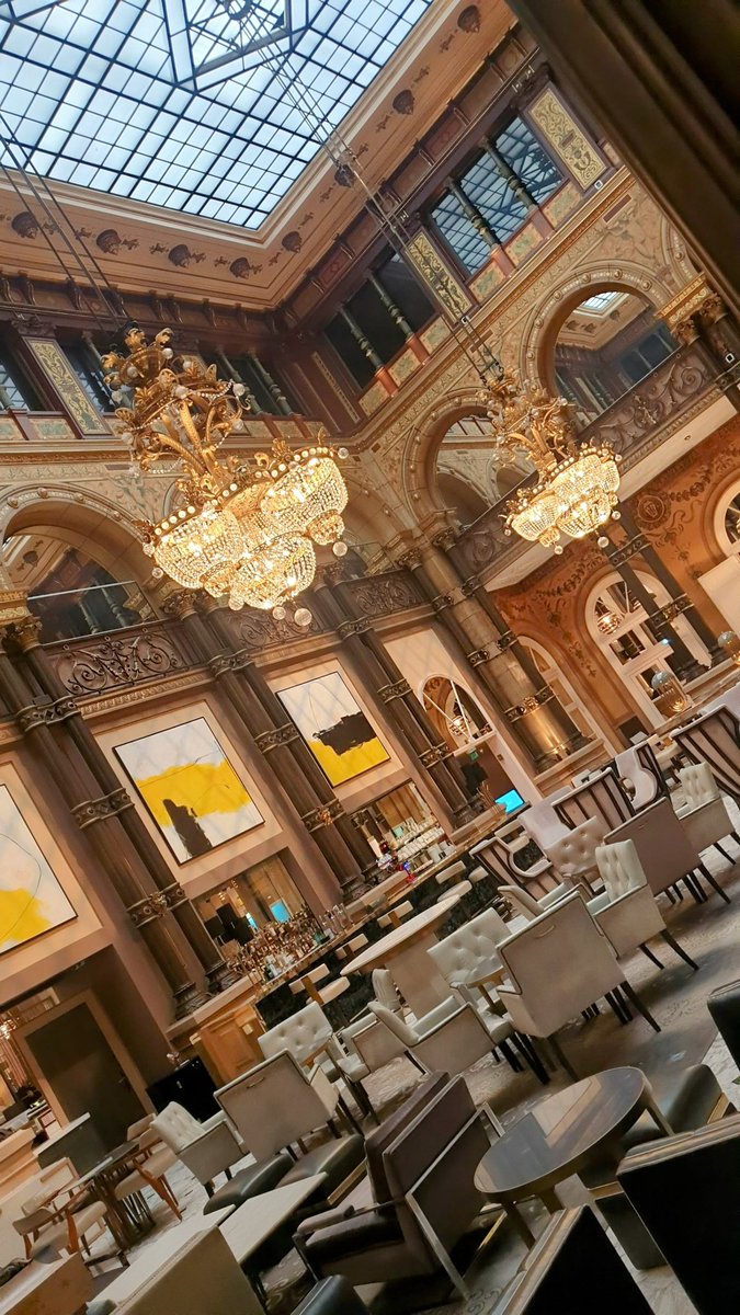 Move in silent like the S in Paris😚