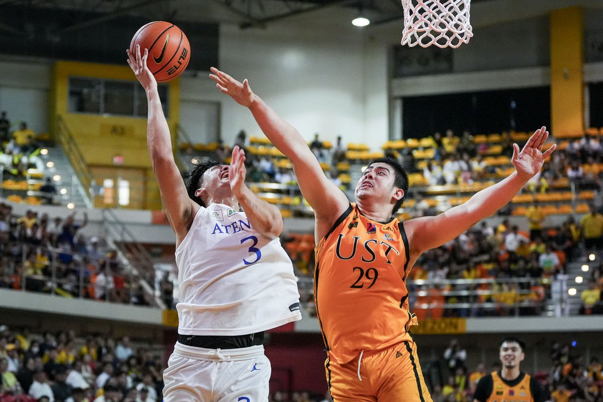 News5PH's tweet photo. Nagtala si #AndrewBongo ng 14 points para pangunahan ang Ateneo, na umangat sa 3-6 record sa UST Quadricentennial Pavilion ngayong Sabado, October 19. https://t.co/Yt2NQWMACo