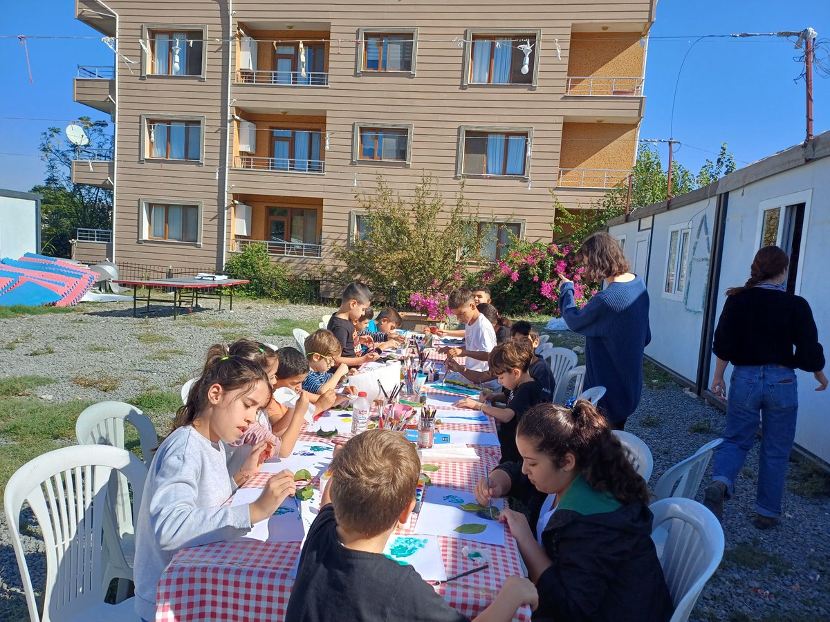 hatayhalkevi's tweet photo. Yaşam Merkezimizde bu sabah çocuklarla #resimworkshop etkinliğinde buluştuk 🎨👩🎨 https://t.co/FPDTAbZiNz