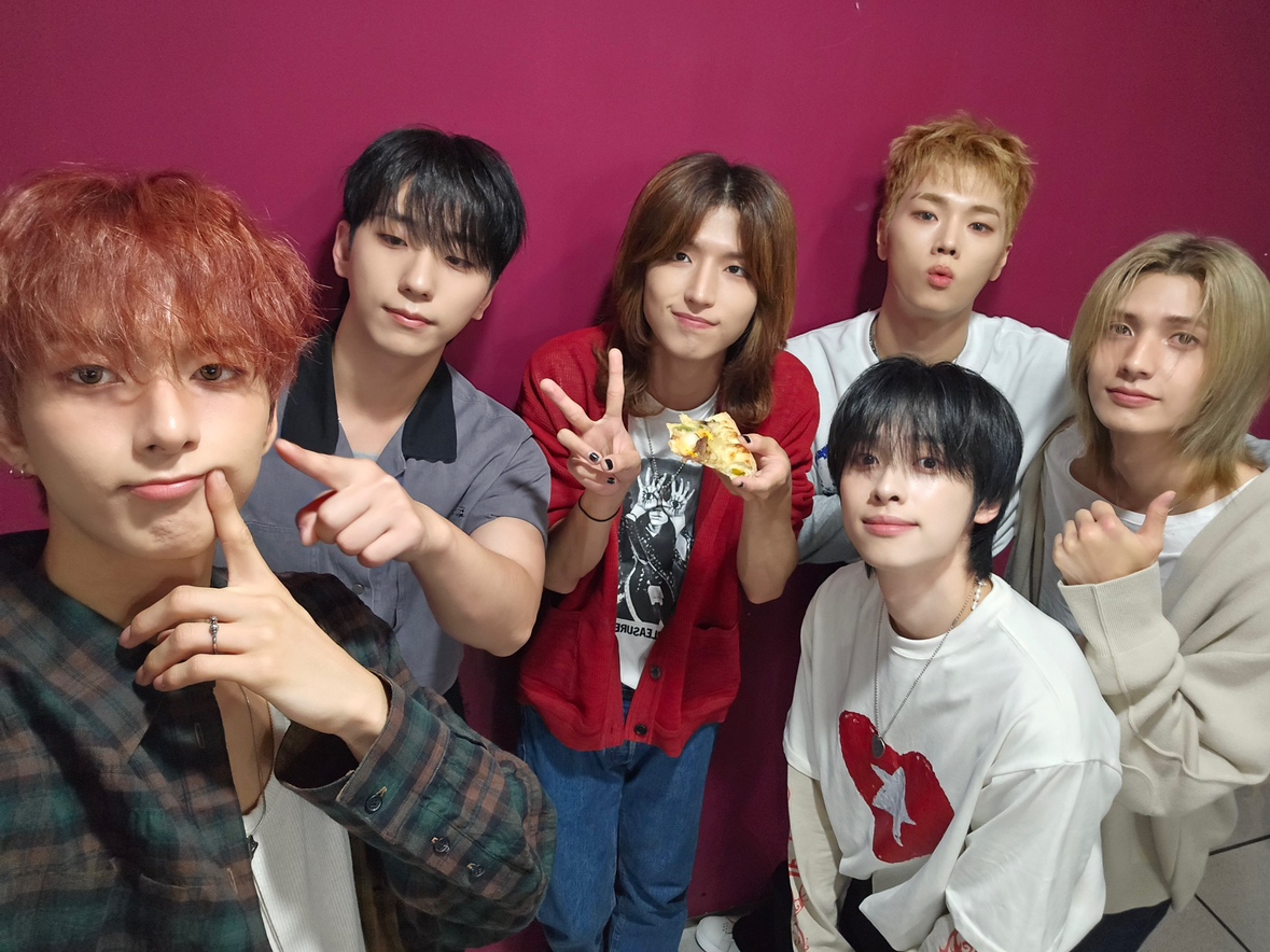 [ #Xtra_Scenes ]

눈과 귀로 보약 마시기 가능한 거였냐고🤷

엑디즈 무대 오늘도 그저 고트하다!🔥

#XdinaryHeroes #엑스디너리히어로즈
#LIVE_and_FALL #Night_before_the_end
#WE_ARE_ALL_HEROES
#쇼음악중심