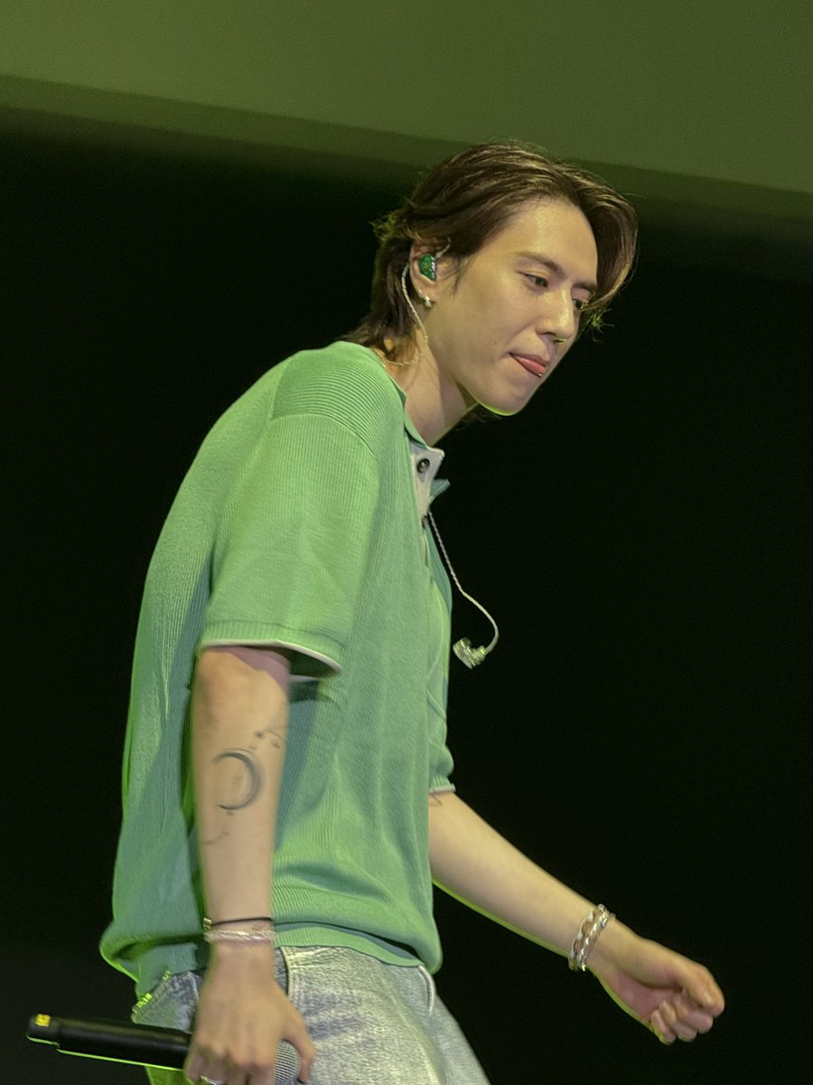 moonlikeyug_'s tweet photo. he showed us his tattoos today 🐥

@yugyeom  
#유겸 #YUGYEOM 
#2024YUGYEOMTOUR #2024TRUSTY_IN_HONGKONG 
#AOMG https://t.co/T3z6U9x2so