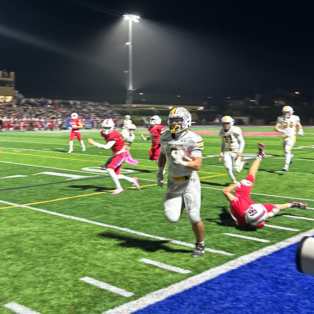 This punt return TD was called back, but one of several electric moments tonight courtesy of BYU pledge 
'25 RB <a href="/KingKeanaaina/">Kingston Keanaaina</a> - <a href="/BYUOnSI/">BYU On SI</a>