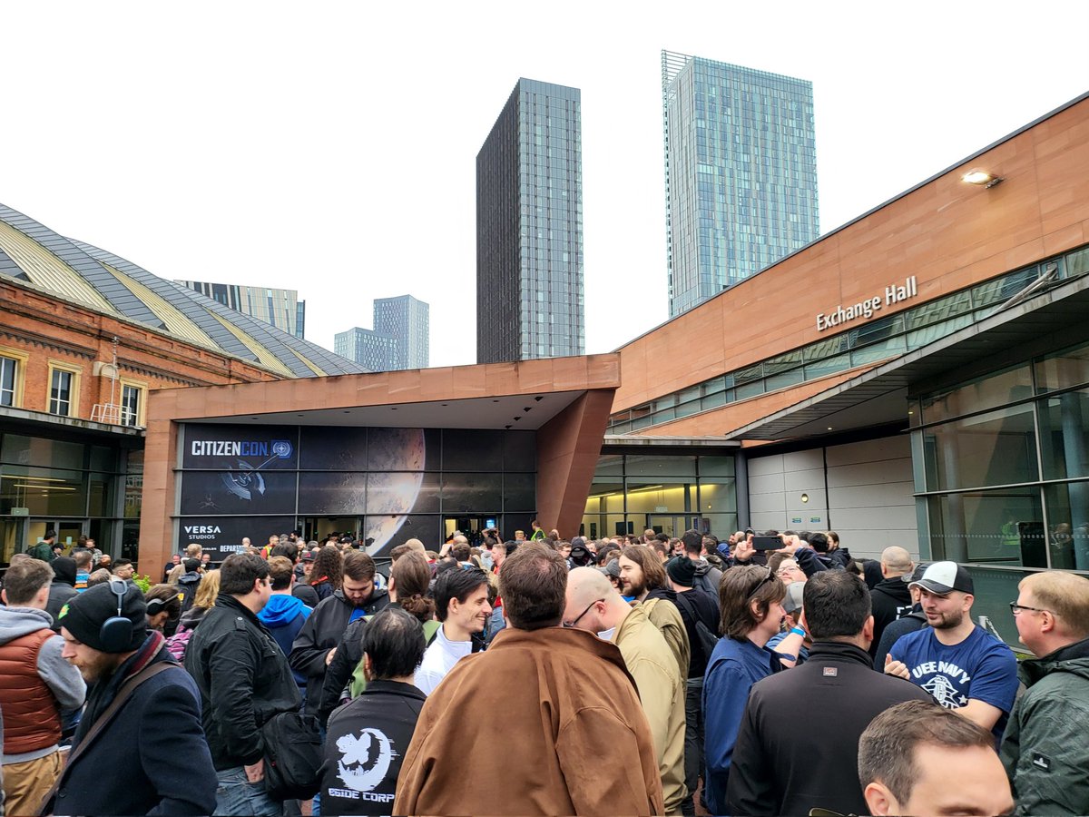 BinaryLoop's tweet photo. Waiting to go into CitizenCon 2954! https://t.co/9DJp8apiEO