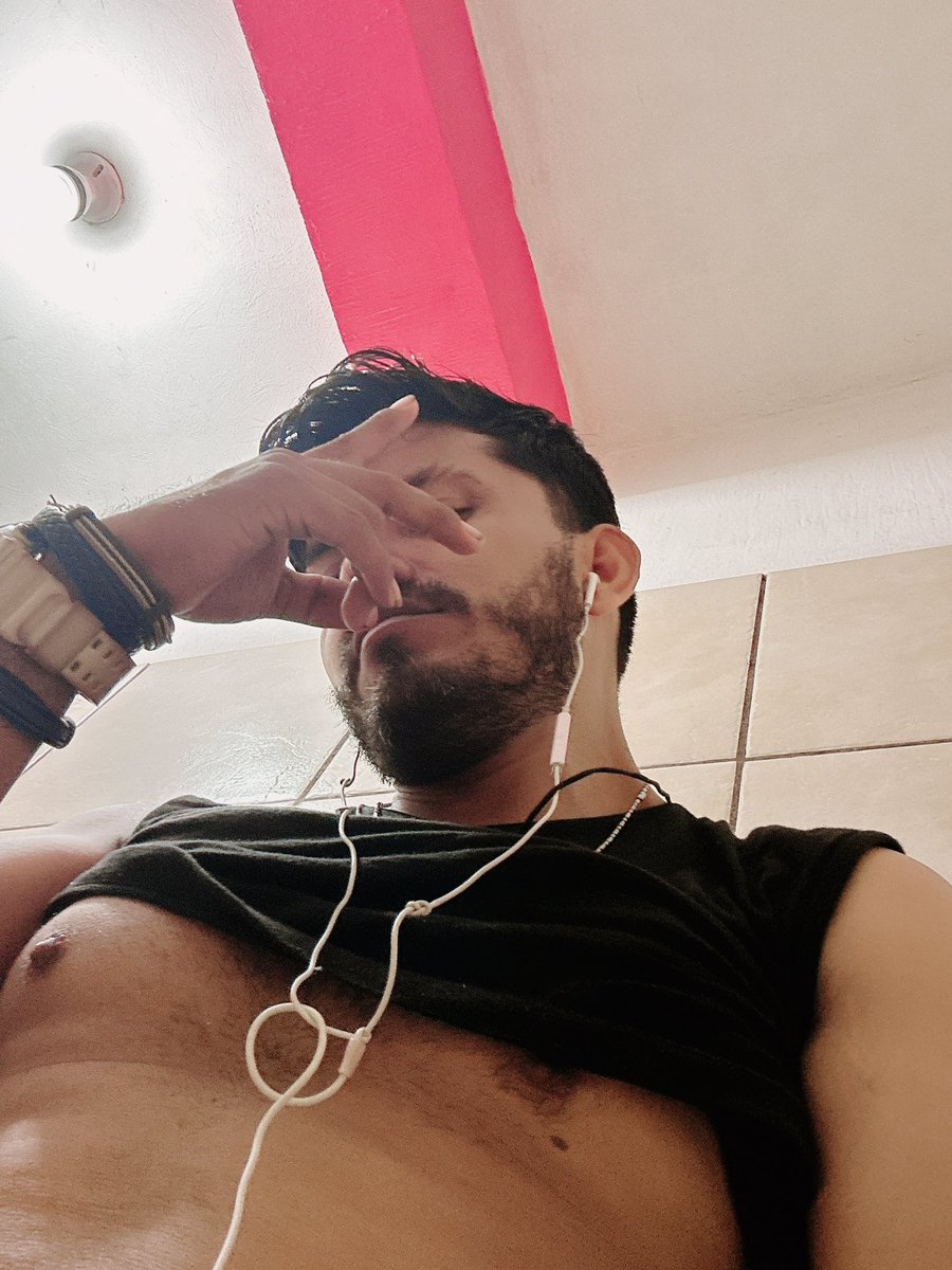 SAM186's tweet photo. #18Oct #Guatemala #Underwater #chacales https://t.co/XV46shEniW