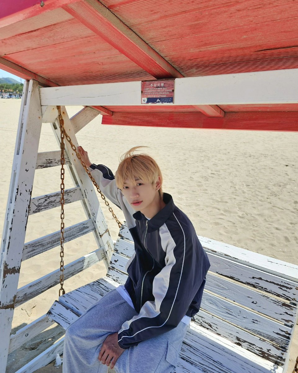 ForXLuccy's tweet photo. Taedong Ig post update✨

🏖

#태동 #TAEDONG
#OMEGA_X #오메가엑스 https://t.co/LaQpxa9RYC