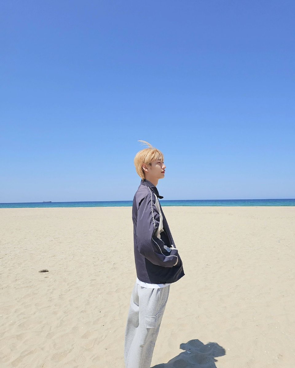 ForXLuccy's tweet photo. Taedong Ig post update✨

🏖

#태동 #TAEDONG
#OMEGA_X #오메가엑스 https://t.co/LaQpxa9RYC
