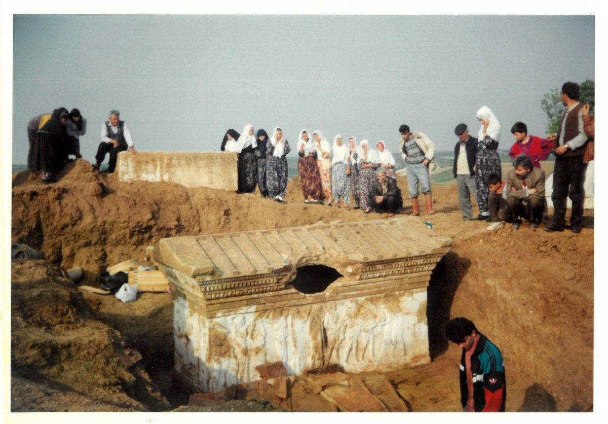 Toprağa kök salmakta, coğrafyayı vatan yapmakta arkeolojiye çok şey borçluyuz.

Uluslararası Arkeoloji Günü Kutlu Olsun.

#IAD2024 #troyamüzesi #arkeoloji #archaeology #çanakkale #Türkiye