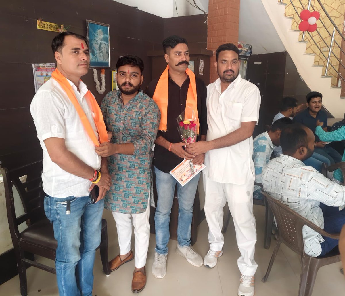 Sandeepvyas07's tweet photo. जय दादा परशुराम
विप्र सेना प्रमुख ब्राह्मण गौरव आदरणीय सुनील जी तिवाड़ी के 52वे जन्मदिवस के उपलक्ष्य में आयोजित विशाल रक्तदान शिविर में भाग लिया इस अवसर पर 13वी बार रक्तदान किया। विप्र सेना व ब्राह्मण समाज झालावाड़ द्वारा दिये सम्मान के लिए आपका बहुत बहुत आभार।
#Sunel #Jhalawar https://t.co/Oe7TOMOaNJ