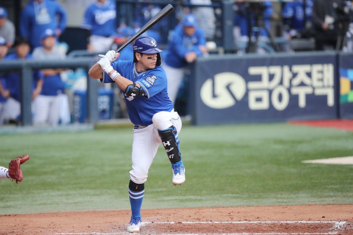 twittlions's tweet photo. [2024 PO 4차전 데일리 MVP ‘강민호’]

0의 균형을 깨는 솔로포!
한국시리즈로 이끄는 결승 홈런!
강민호 선수에게 아낌없는 박수 부탁드립니다! https://t.co/B5hEEkmHeW