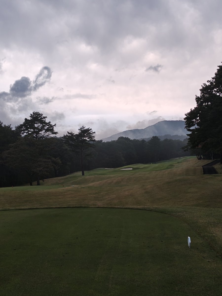 Amaterasu_1231's tweet photo. 日没ギリギリでホールアウト
たいした雨じゃなくて良かったです https://t.co/Ywq10RXtFN