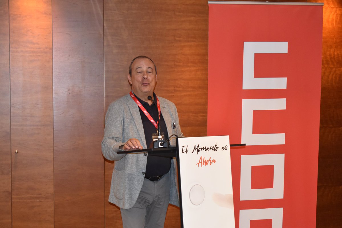 CCOOCaixaBank's tweet photo. En el plenario extraordinario de @CCOOCaixaBank hemos tenido la suerte de contar con la presencia de uno de los fundadores de esta sección hace 50 años @ManelGBiel en un acto junto a otros 2 referentes del sindicalismo en nuestro sector @isabelfrejo y @carlosbravofdez https://t.co/AQhMFTPMhS