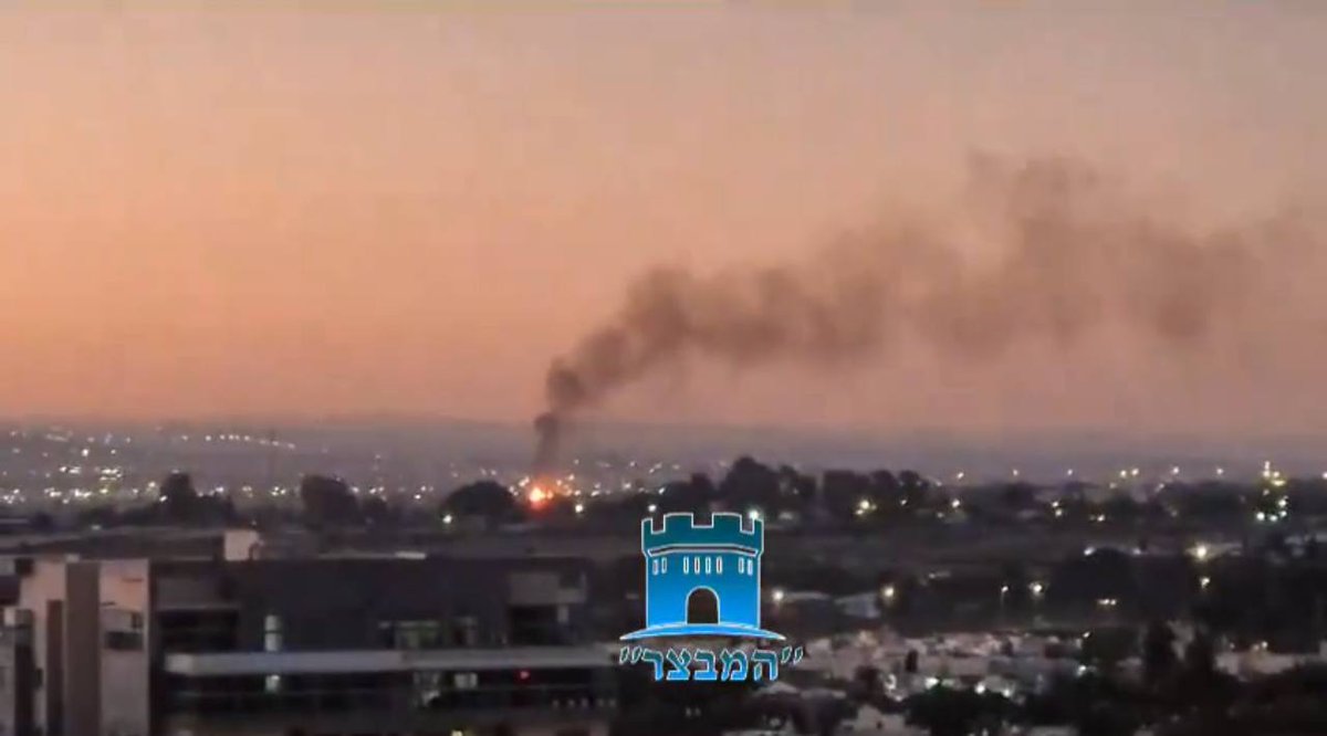 Megatron_ron's tweet photo. BREAKING: 

🇮🇱🇱🇧 Israeli media reports that this morning Hezbollah's drone targeted the Netanyahu's personal villa in Caesarea.

The media also says Netanyahu was 'possibly present at his house' when it was struck by the drone

Netanyahu's office refuses to comment on the whereabouts of the Prime Minister during the direct strike on his private residence in Caesarea