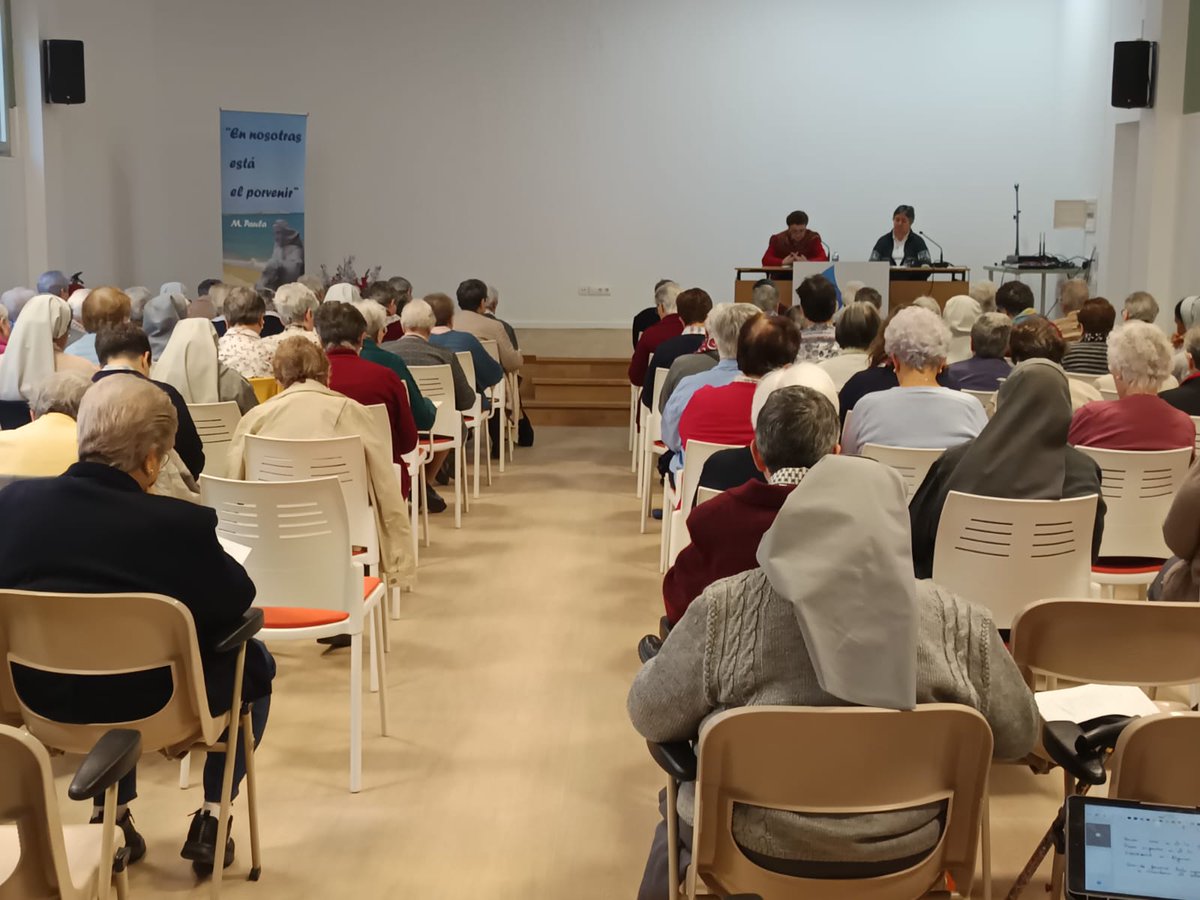 Comienza la Asamblea Provincial en el Colegio Pompiliano <a href="/E_Pompiliano/">Colegio Pompiliano</a>
(Zaragoza ) Nos adentramos en las actitudes buenas y espirituales que nos ayuden para vivir este tiempo capitular y jubilar guiados por Mª Elisa Estévez (IT) <a href="/seguidores/">seguidores</a> <a href="/hmrescolapias/">Escolapias CGeneral</a>