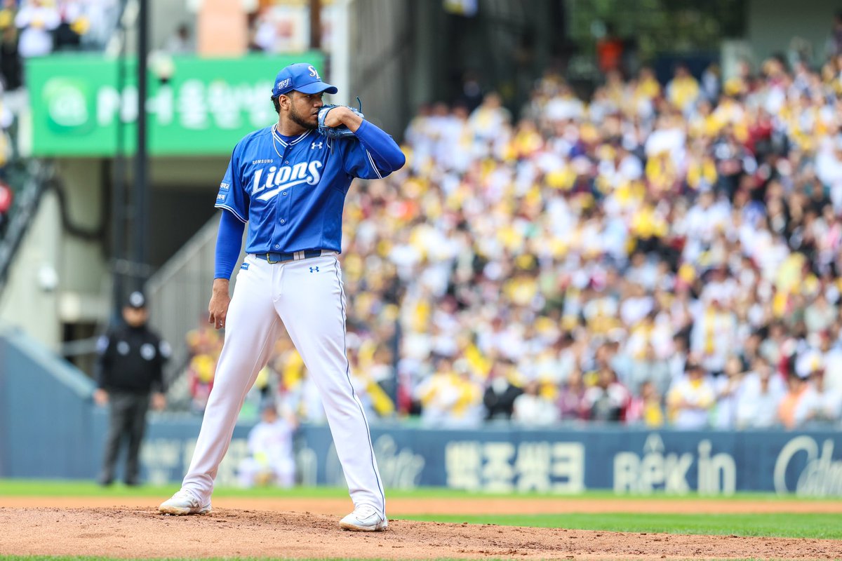 twittlions's tweet photo. [2024 PO MVP ‘레예스’]

PO 2승 ERA 0.66!
든든하게 마운드를 책임진 선발투수!
레예스 선수에게 아낌없는 박수 부탁드립니다! https://t.co/PBnoE04wjB