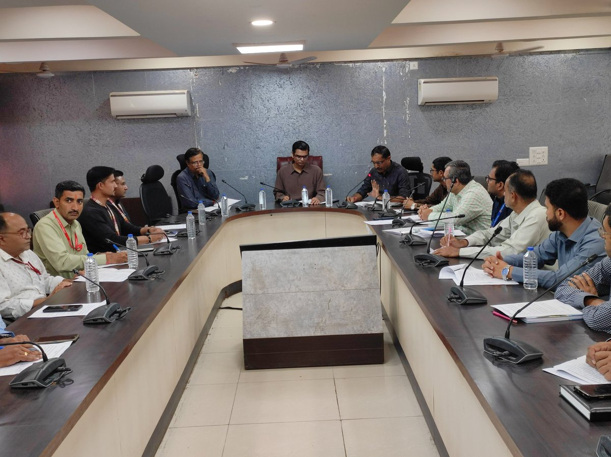 જીલ્લા ચુંટણી અધિકારીશ્રી દ્વારા જિલ્લાના બેન્ક મેનેજરશ્રીઓ સાથે બેઠક યોજી આગામી ૦૭ - વાવ વિધાનસભા બેઠક પેટા ચુંટણી બાબતે બેન્કિંગ શંકાસ્પદ વ્યવહાર, રોકડ હેરફેર બાબતે બેઠક યોજી માર્ગદર્શક સૂચનો કર્યા. <a href="/CEOGujarat/">Chief Electoral Officer, Gujarat</a>