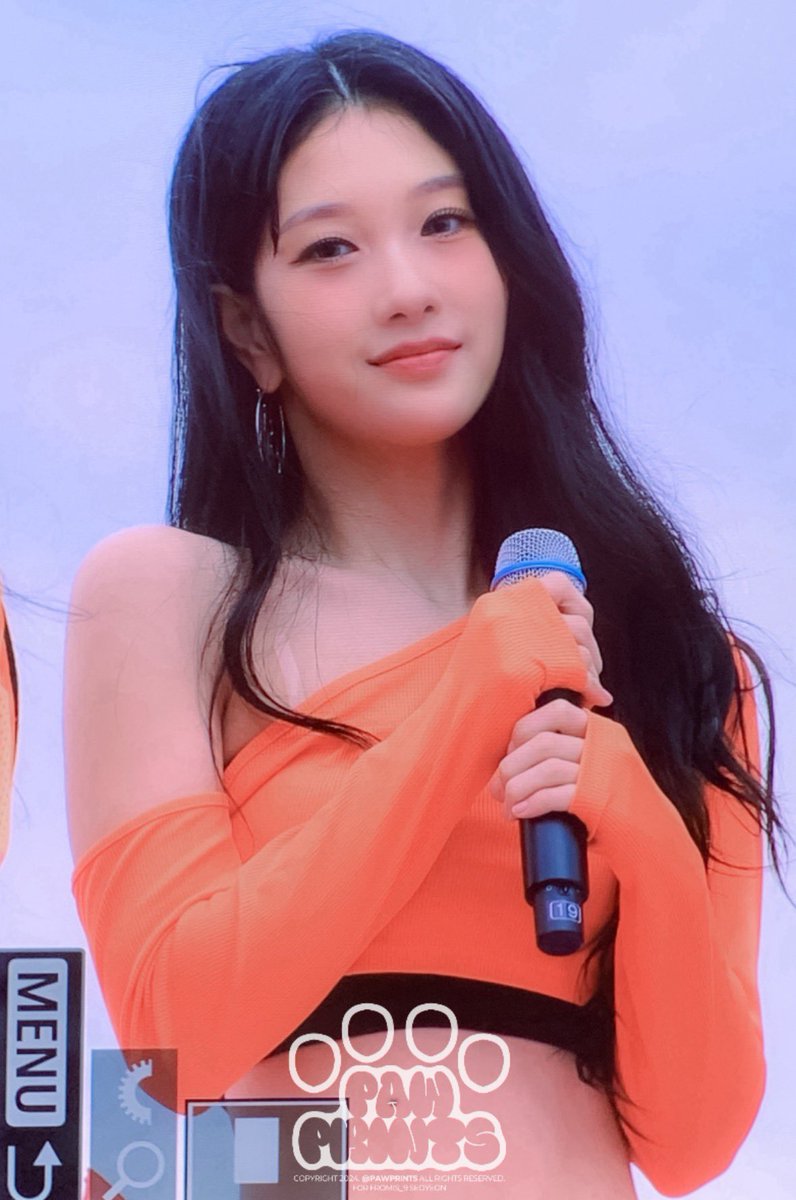 PAWPRINTS_sy's tweet photo. 241019 pre.

#프로미스나인 #fromis_9 #이서연 https://t.co/1rUGapqDMS