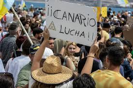 FundacCanarina's tweet photo. Mañana 20 de octubre la ciudadanía canaria vuelve a salir a las calles, esta vez en las zonas turísticas de las islas.
https://t.co/DDTHqNUrBr
#Ecotasa #Desigualdad #Masificacion #Canarias #MoratoriaTurística #SomosCanarina #Canariastieneunlimite #20OCanarias https://t.co/HYy9xLQ7F6