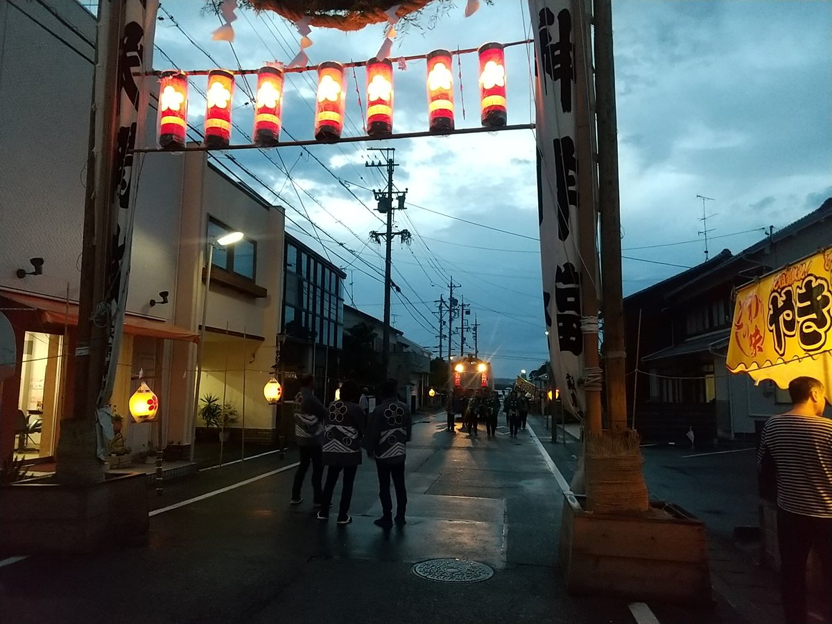 mossgreen7880's tweet photo. 弁天島は年に一度のお祭りでした。
太鼓 勇ましい！🙌
なんだか得した気分🤗
#gsxs125  #ツーリング https://t.co/q6bAHtq9tW