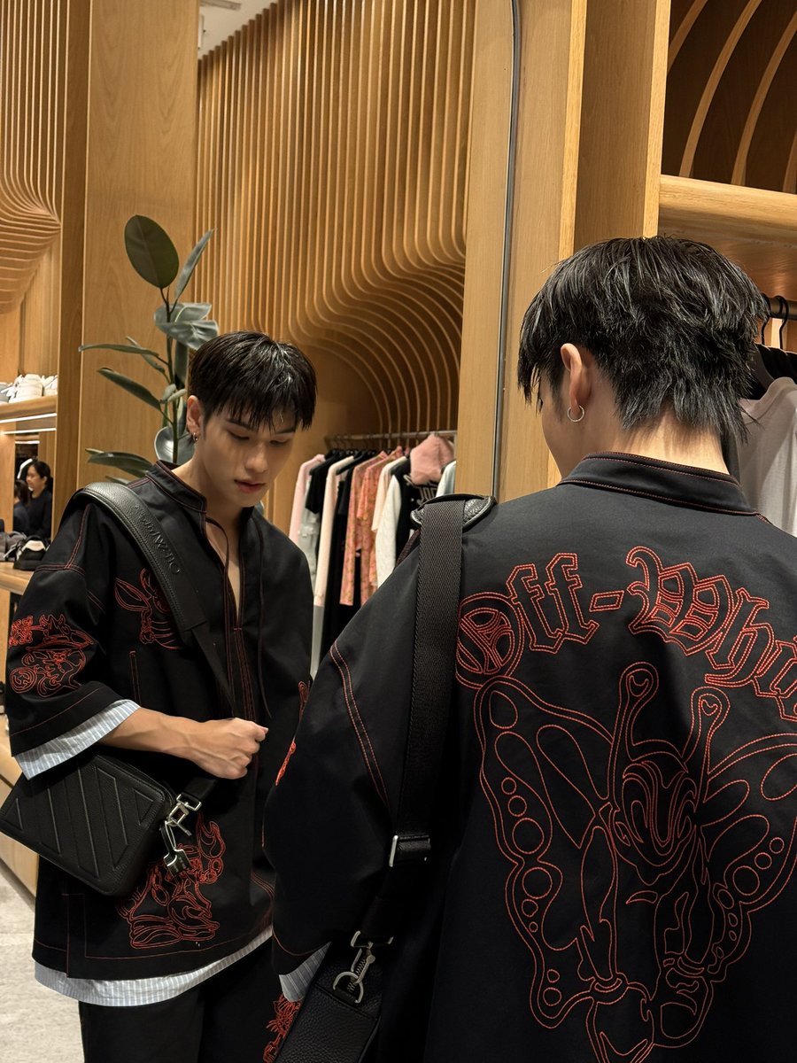OPENLABEL_TH's tweet photo. สายแฟพอได้มั้ยครับ 😆
OFFWHITE x OFFROAD
@off____white #OffWhite 
#OFFWHITEWINTER2024xOFFROAD
#OffWhiteBangkok #OffWhiteCommunity https://t.co/VjMh5uhRa7