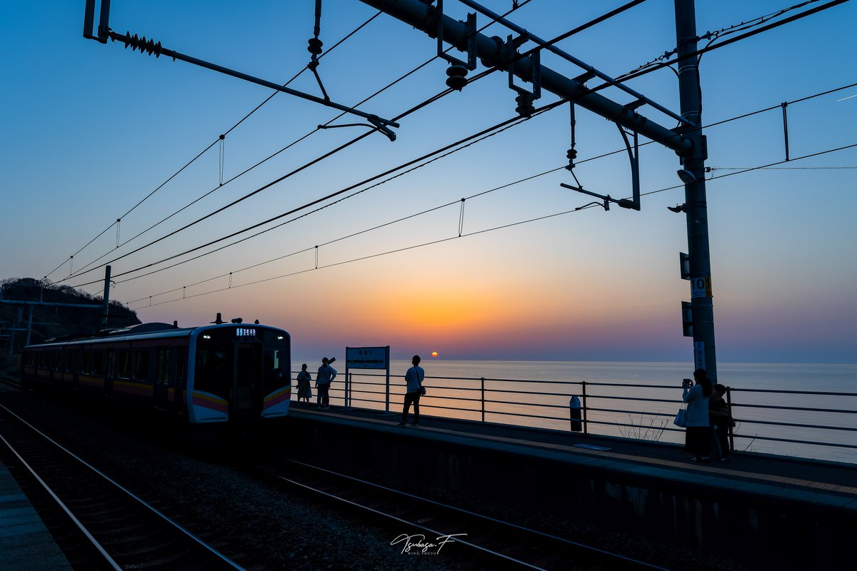Wing_F_1022's tweet photo. そこは日本海に最も近い駅、青海川駅。
長い1日のエンディングが、夕焼けで染まる感動のひと時。

新潟県 / 青海川駅 https://t.co/TvuiYuJARP