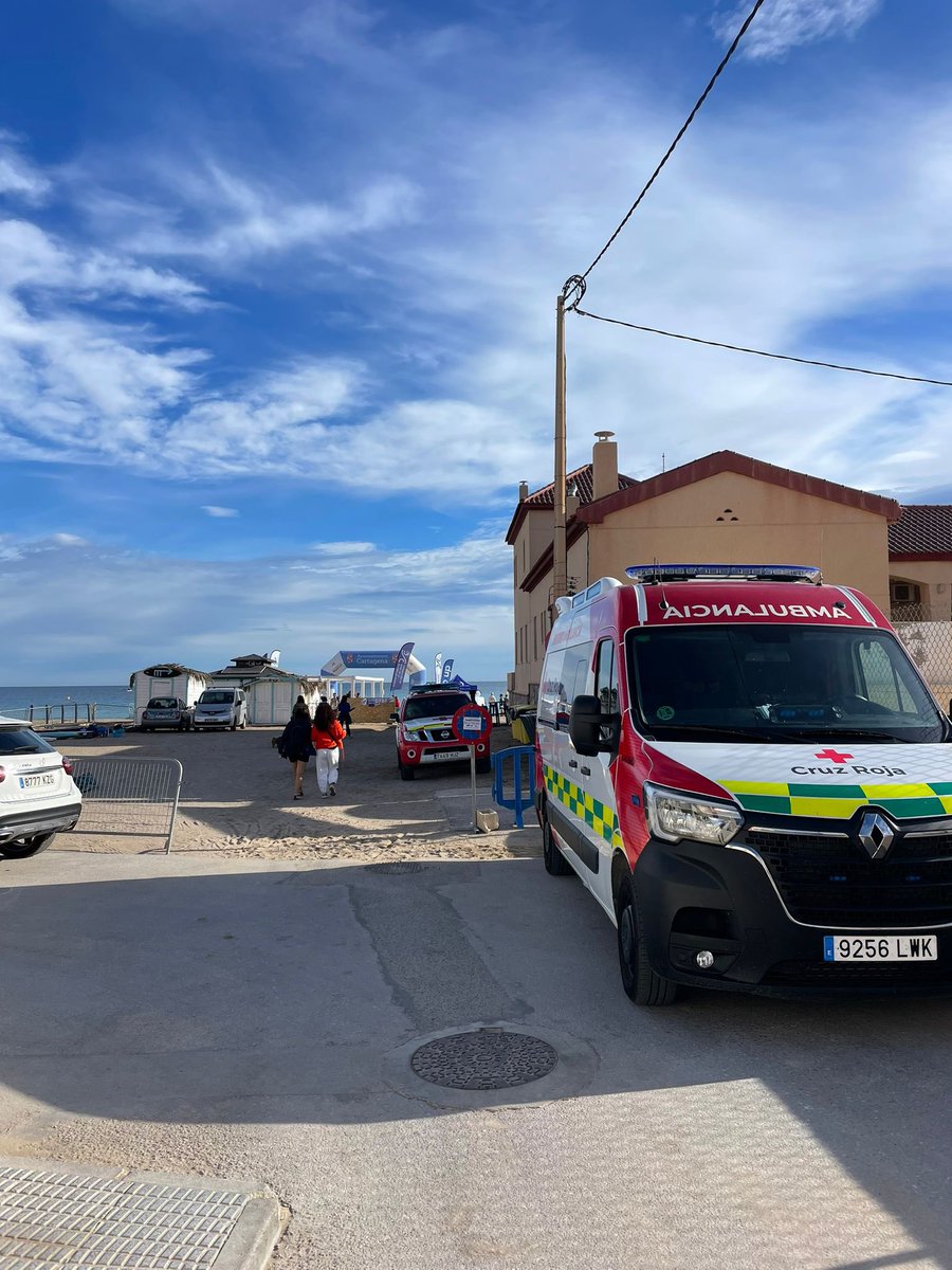 CruzRojaRMurcia's tweet photo. Da comiendo la V prueba Sup Challange Copa de España de Padel surf en #CaboPalos 
Presentes un año más, nuestros voluntarios velan por la seguridad de la prueba 🚨🚑
#preventivoscruzroja https://t.co/p8uhyshZXe