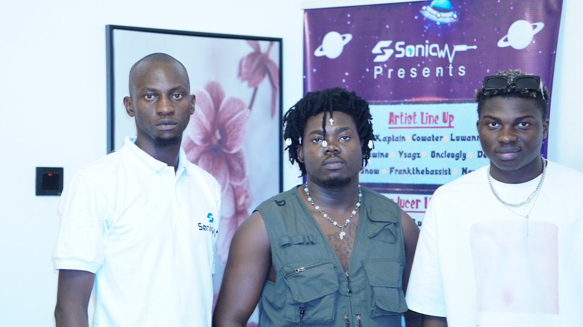Sonicwavboot's tweet photo. @Cowater101 @freshyvibez with @pushmusicng on duty at the first edition of the Sonicwav Recording bootcamp 🔥 https://t.co/4vrfXPeRbb