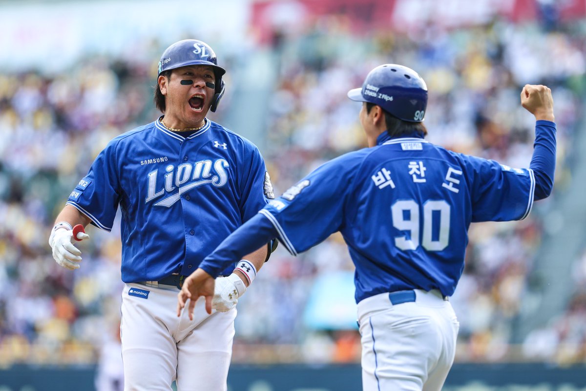 twittlions's tweet photo. ⚾2024 PO 4차전⚾
[10월 19일 경기 스케치 LG전]

오늘의 미친 남자, 선발 투수 레예스의 7이닝 무실점 피칭!
저 한국시리즈 가겠습니다. 강민호의 한국시리즈 직행포!

모두가 예상하지 못했지만, 저희는 광주로 갑니다.

승리 현장의 순간을 담아왔습니다! https://t.co/jvmYNzifRa
