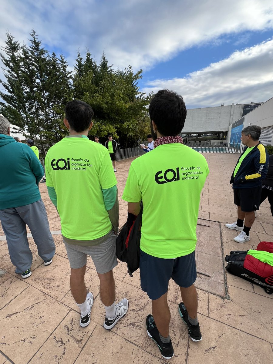 eoi's tweet photo. 📢 Celebramos el XVIII Tornero de Pádel organizado por el @clubeoi con nuestros Alumni en la @ciudadraqueta 🎾
🟢Un sábado deportivo para fomentar el #networking y la vida saludable 💚
🔗 https://t.co/wwXynS7AY0
#AlumniEOI
#somosEOI https://t.co/9WBpNLnICA