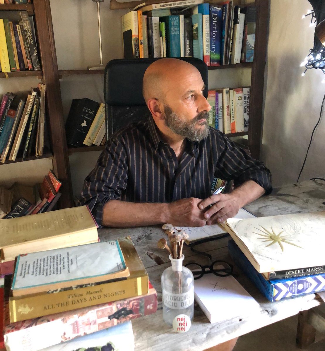 blackboughpoems's tweet photo. Our latest author @jamesmcconachi1 lists his wide-ranging influences as Shakespeare, Heaney, Edward Thomas, Wendell Berry, Orwell,  Sharon Olds and Lorca. 🖊️ 💎 
👇 
https://t.co/ZT4YKs2DuR https://t.co/v1LxirShhJ