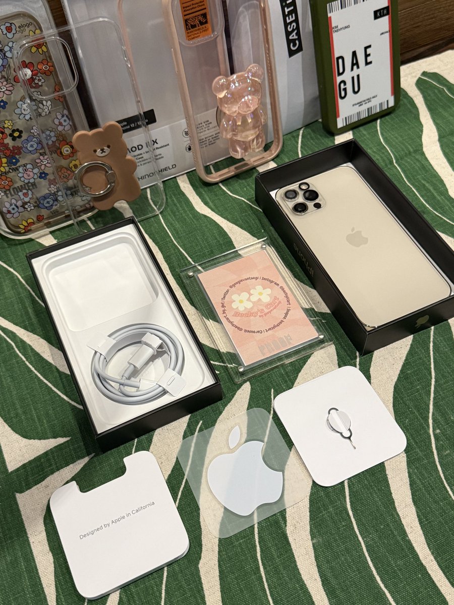 beckyscart's tweet photo. 🌈 BECKY’S CART 🌼
WTS LFB PH

💫 iPhone 12 Pro 256 GB (GOLD)
> Bought last June 2021
> Sim locked (Smart)
> 82% battery life
> With box (charging cable has never been used)

💰₱20,000 (cash or bank transfer)

💌 DM/reply

1/2 cont ⬇️
#beckycart https://t.co/Pmy3LrEfdL
