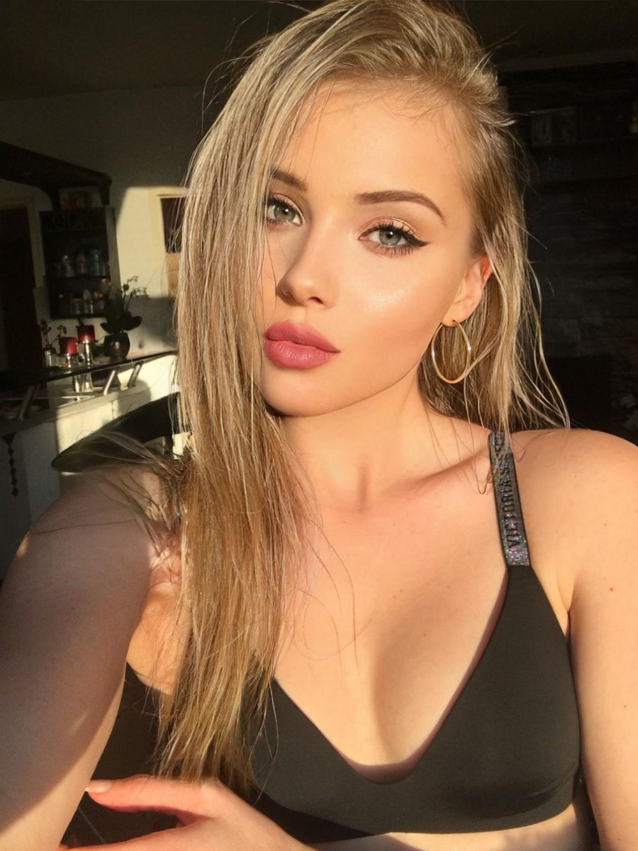 Morning or evening sun? 🥰😏

#blonde #petite #beauty #austria #photoshoot #longhair #german #underwear #lingerie