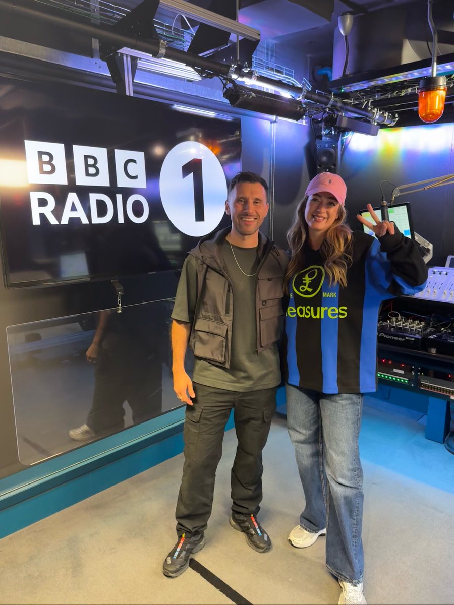 lauren lo sung (@laurenlosung) on Twitter photo Listen back to my <a href="/BBCR1/">BBC Radio 1</a> mix with <a href="/dannyhowarddj/">Danny Howard</a> from last night. Scouse rammers ππ»ββοΈππ»ββοΈ
bbc.co.uk/sounds/play/p0β¦ Listen back to my <a href="/BBCR1/">BBC Radio 1</a> mix with <a href="/dannyhowarddj/">Danny Howard</a> from last night. Scouse rammers ππ»ββοΈππ»ββοΈ
bbc.co.uk/sounds/play/p0β¦