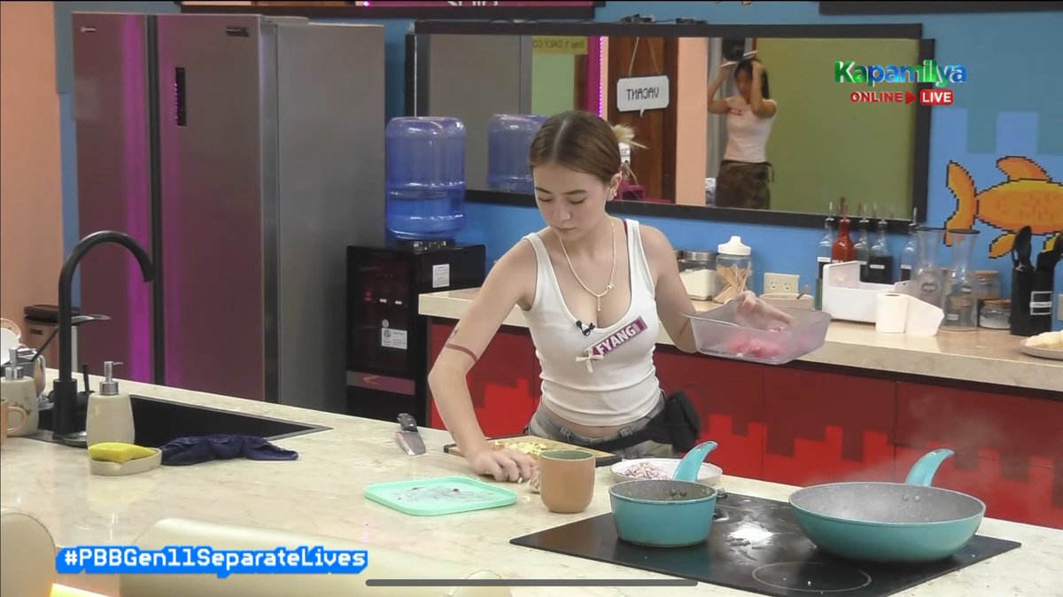 softiebiancs's tweet photo. remember this time, she stepped up for the teens!

"kuya kung hindi ako magsstep up, wala kaming kakainin "

FYANG SATURoadToBIG4 https://t.co/3k8tUDH6KD