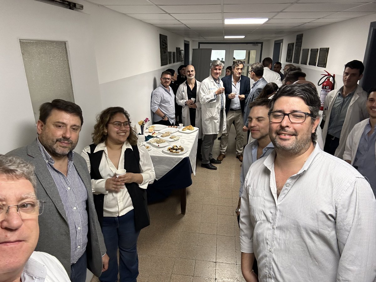 Muchas gracias a todos los expositores y asistentes a una
nueva jornada de EMC. Los esperamos ahora el 22/11 con temas de Neuroimagenologia.