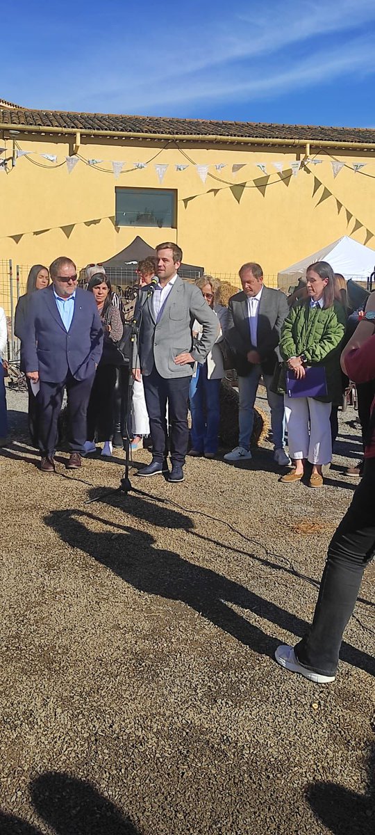 DiputacioGirona's tweet image. 🐮 Participem a la 13a Fira de la Llet i XXXVII Festa de Sant Galderic de #VilobídOnyar.
🗓️17, 18, 19 i 20 d’octubre
🥛🧀🎶Amb activitats lúdiques i culturals relacionades amb el món de la #llet.
✅Hi participa el diputat de #CulturaDdGi, Jordi Camps 
👀El programa 👉