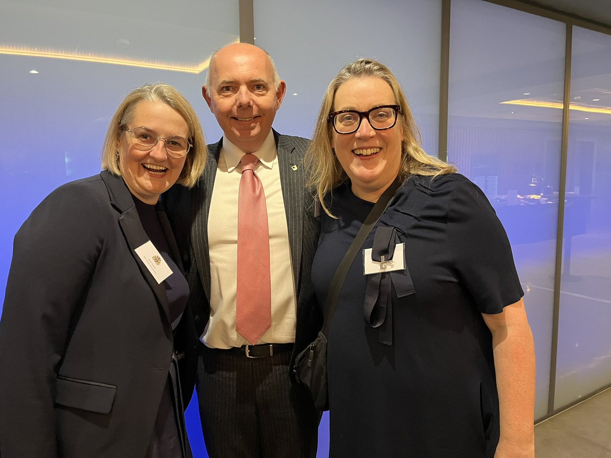 DArcyJackie's tweet photo. Massive thanks to all the @OUIreland team who made yesterday at @CrokePark the best graduation yet! Apologies for not having pics of all the gang - but you were too busy making the day wonderful! 🌟🌟🌟🌟🌟@prof_durkin @tweettarac @emmaokane @mc_grainne @foxmoc @michaelbower https://t.co/IIBMytv3bj