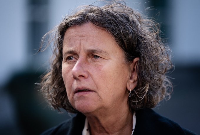 PetravanDam3's tweet photo. Faber Klever Wilders #noodwet #Oeganda 

De een heeft borden gezien in Denemarken.
De ander heeft met de minister gesproken in Oeganda.

Ze verzinnen en liegen er op los. Wat een ellende, wat bende, wat een chaos, wat een prutsers. 

Waaraan heeft NL dit rampenkabinet verdiend?? https://t.co/cWgFmOL9Rr