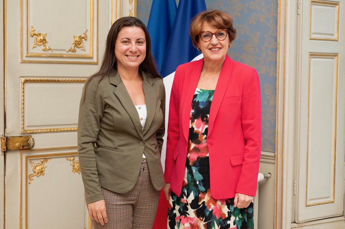 laylarahhou's tweet photo. Hier, j’ai rencontré @AnnieGenevard pour réaffirmer nos engagements à la @FCD envers les agriculteurs et le #pouvoirdachat. 🔍🛒  

💬 #compétitivité #egalim… Merci pour cet échange constructif, de bon sens pour toute la filière, de  l’agriculteur au consommateur 📈 https://t.co/1EcUDAwr3p