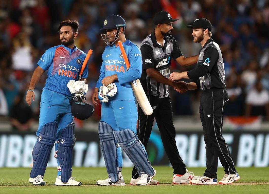 BankniftyBank's tweet photo. Rishabh for TEST 🏏 = Dhoni for ODI 🏏  #INDvsNZ 

HIT Repost if Agree
HIT like if Disagree 

#INDIA #INDvsNZ https://t.co/M1O1XHG1hO