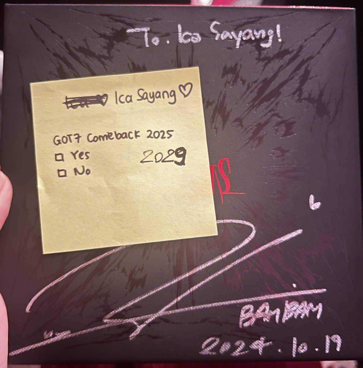 honeybutterjy's tweet photo. No wayyyyyy mann i thought its four and he revised it to nine 😭😭
#BamBam
#BamBaminIndonesia https://t.co/e2R1Mu1mkC