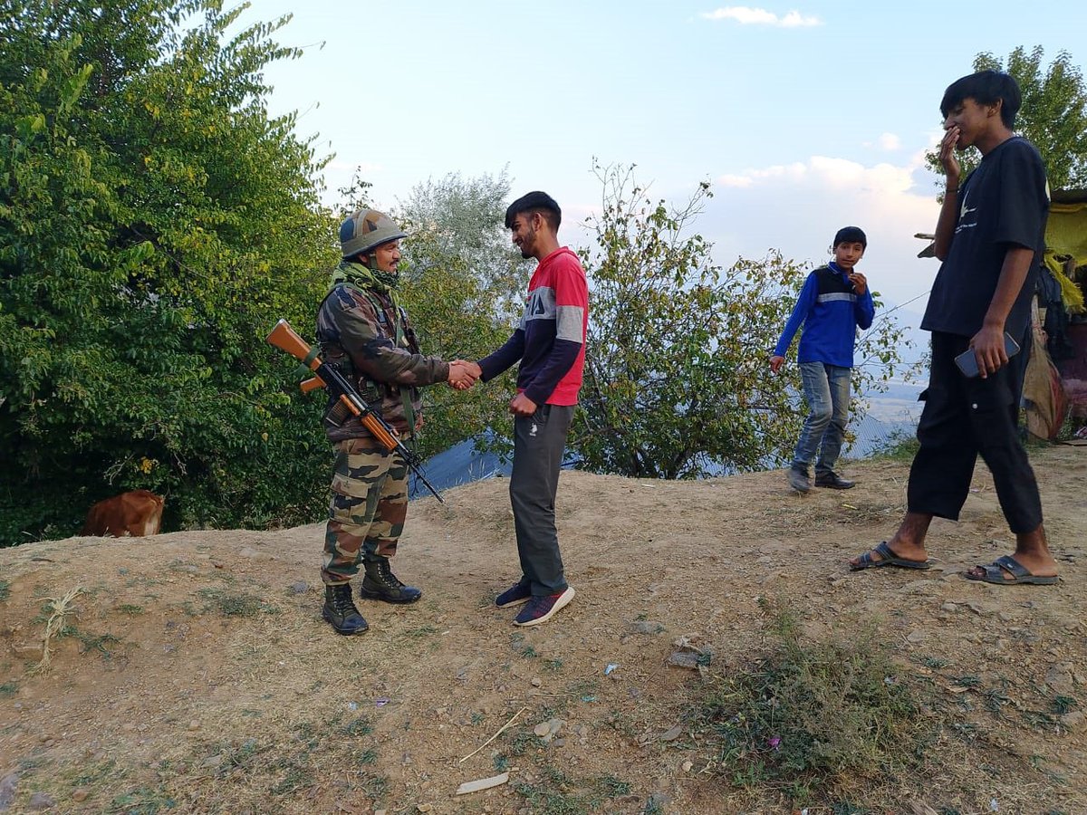 WularBattalion's tweet photo. The Assam Rifles has always been committed to the welfare of the people of Kashmir Valley. As a part of Indian Army's ongoing efforts to promote peace and stability in the valley, KHAIRIYAT PATROL was carried out by kaitsan army camp of wular Battalion. https://t.co/AulzlnwlcY
