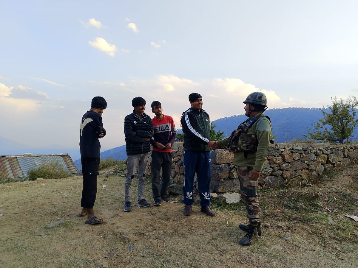 WularBattalion's tweet photo. The Assam Rifles has always been committed to the welfare of the people of Kashmir Valley. As a part of Indian Army's ongoing efforts to promote peace and stability in the valley, KHAIRIYAT PATROL was carried out by kaitsan army camp of wular Battalion. https://t.co/AulzlnwlcY