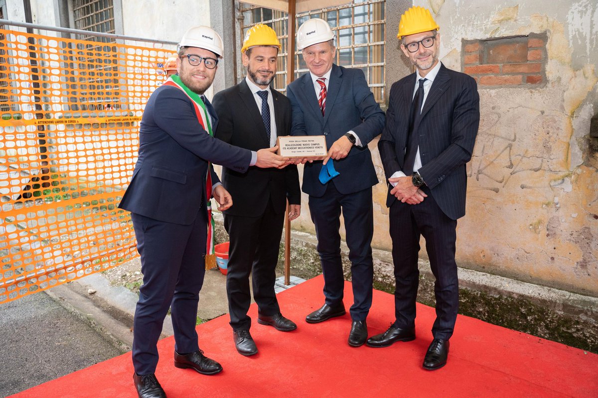 È diventato realtà il progetto di un polo di alta formazione in area meccatronica a Vicenza! Posata la prima pietra della nuova sede centrale dell’ITS Academy Meccatronico Veneto presso dell’ex caserma Borghesi, a Borgo Casale.