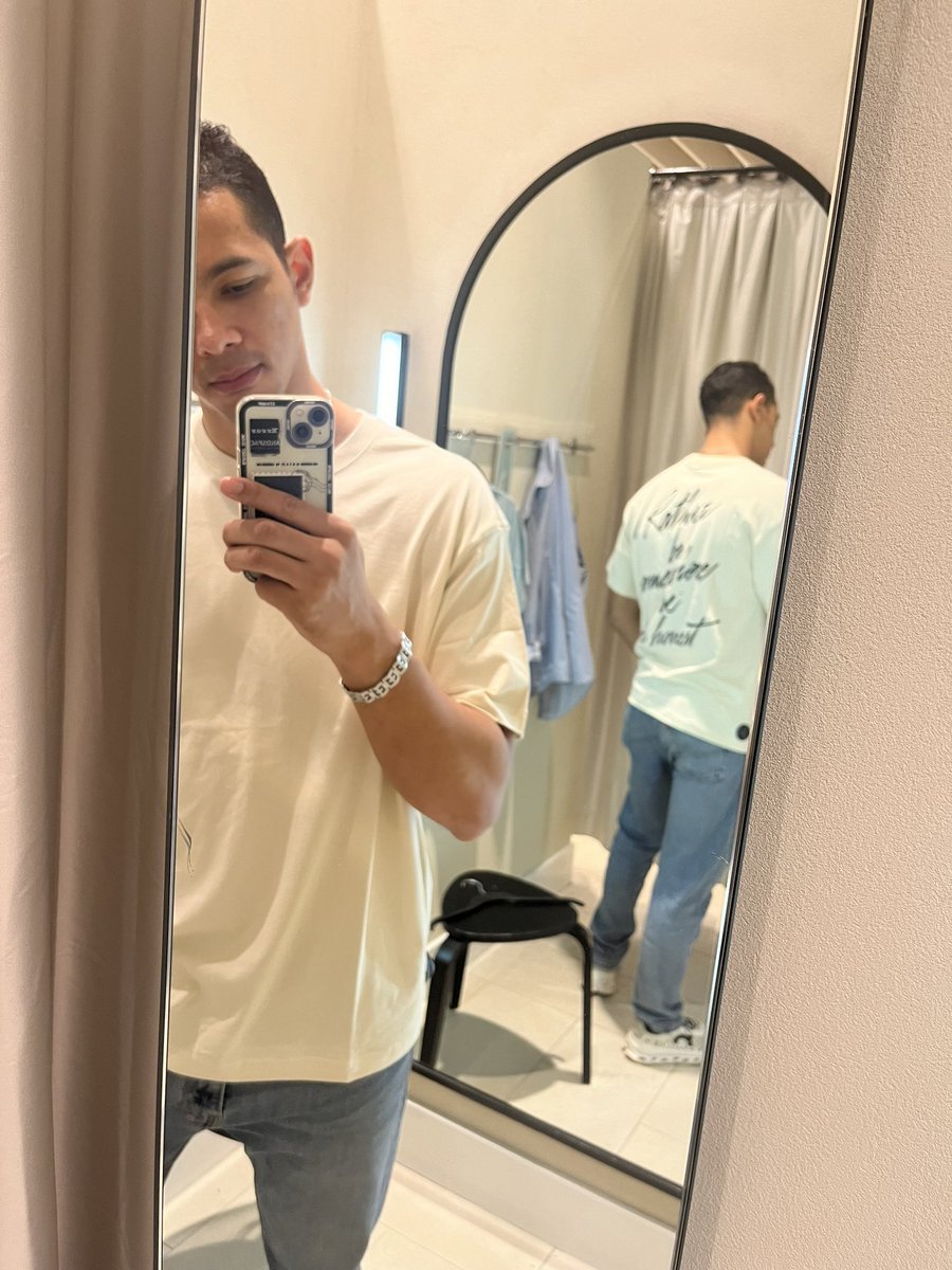 SittonRoberto's tweet photo. Desayuno 5 🌟 
Mi llaverito es un 100000/10🥺♥️
Buen shopping con mi llaverito😍 https://t.co/jtLhTPy2Td