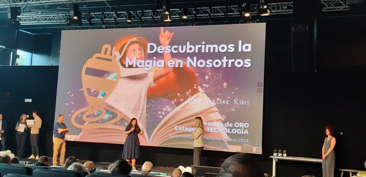 Amb ganes de conèixer amb detall el projecte d <a href="/elenavercher/">elena</a> 
Aviat a la web de <a href="/PremioEspiral/">Premio Espiral</a>