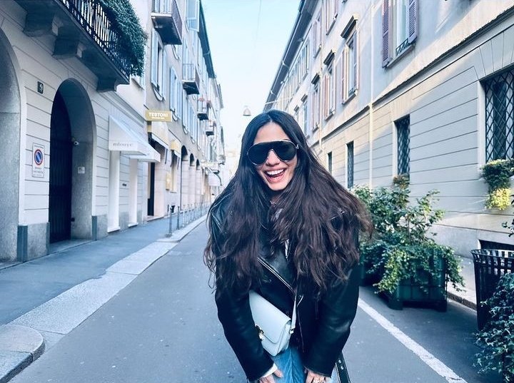 LifeStefania's tweet photo. Un buongiorno speciale a una principessa speciale ciao demettina mia buona giornata. ❤❤❤❤ #DemetÖzdemir #CinlerinDüğünü @dmtzdmr https://t.co/VIJyNPYPBb