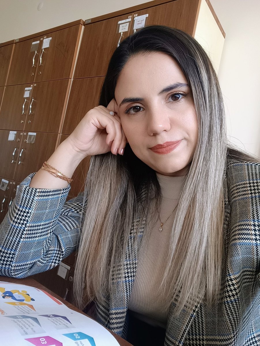 ozlemldnm's tweet photo. İşimizin başındayız 👩🏻‍🏫☺️ https://t.co/i8poHWUA9C