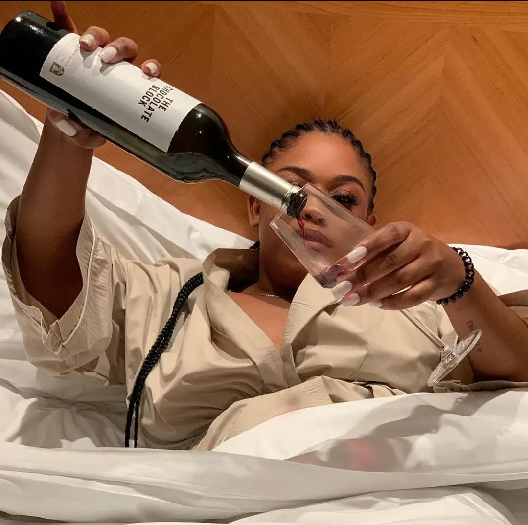 Am_Blujay's tweet image. Date women over 35 and be happy they just love you and their wine... Those porn stars 😭