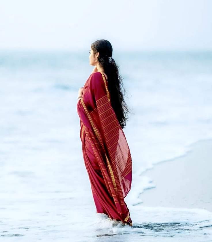 kavithayini4's tweet image. பேசி தீர்க்க முடியாத 
அன்பெல்லாம் 
மௌனங்களில் 
உணர்வதும் 
அழகியலே 
பேரன்பினில்🦋