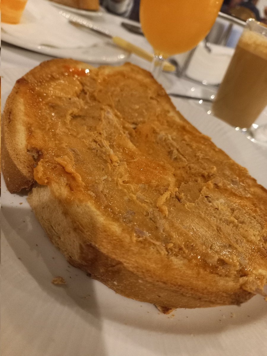susublanca's tweet photo. Desayunos en condiciones...zumo, café y rebana de manteca colora!!
Ahí es nada!!💥💥
#ventapinto #vejerdelafrontera
#mantecacolora #alsurdelsur✌️ https://t.co/PQcl4avDH0